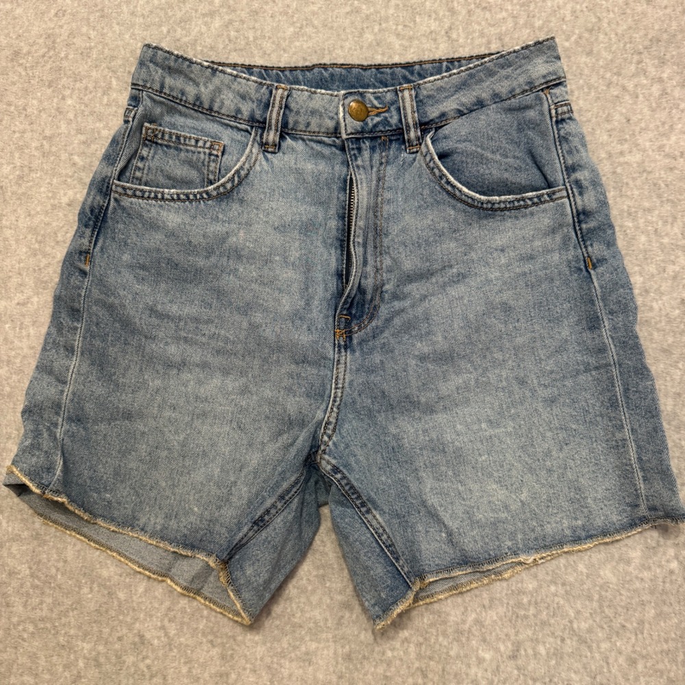 H&M Womens Light Wash High Waisted Raw Hem Denim Shorts Size 4 Cotton Jorts